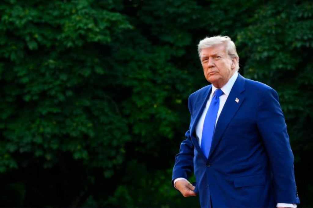 Nato summit: Donald Trump arrives, away from the cameras, and evades journalists' questions
