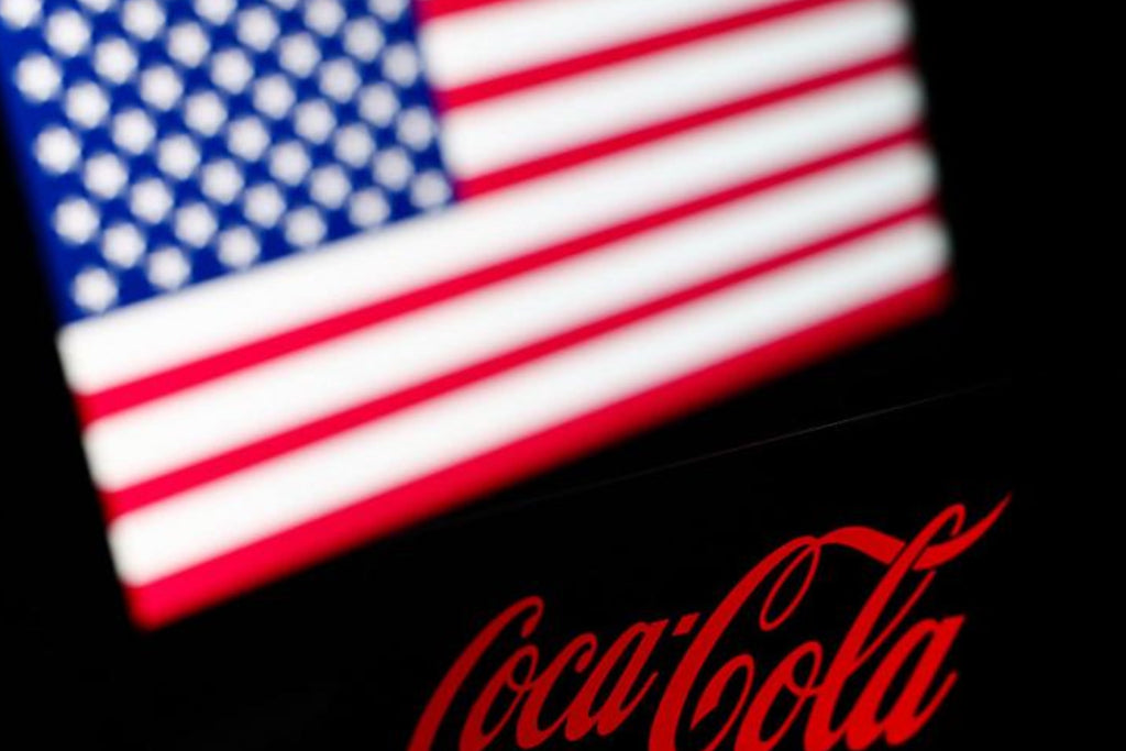 Revolution at Coca-Cola: the company is changing its recipe because... of Donald Trump