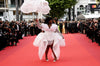 The singer Yseult marks the Cannes Film Festival with this UNBELIEVABLE dress (photos)