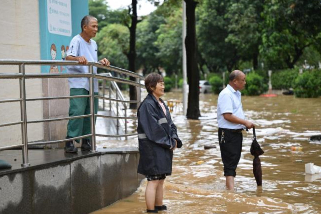 China: 3 dead and 300,000 people affected by flooding in central and southern China